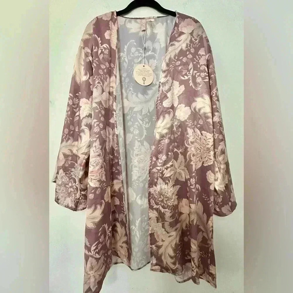 Power to the flower Hayworth Kimono - Picture 2 of 6